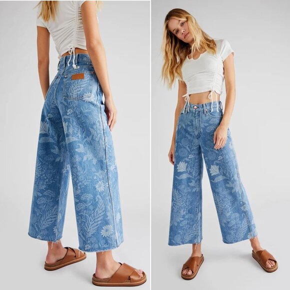 Wrangler Denim - Wrangler Free People World Wide Crop 662 JEANS Size 29 Wide Leg Blue Floral NEW